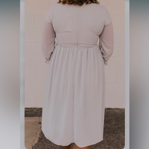 Roolee Light gray/blue-ish knee length dress - Picture 4 of 11